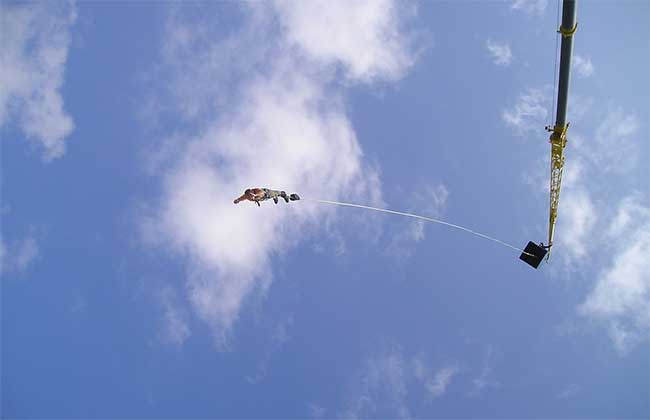 who invented the bungee cord